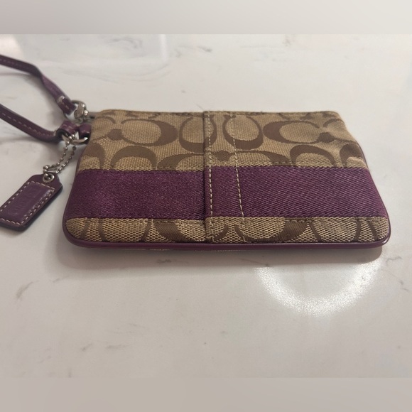 Coach Vintage Wristlet- EUC - Picture 10 of 15